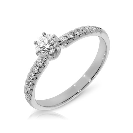 Diamond ring 0.31ct with several shoulder diamond.